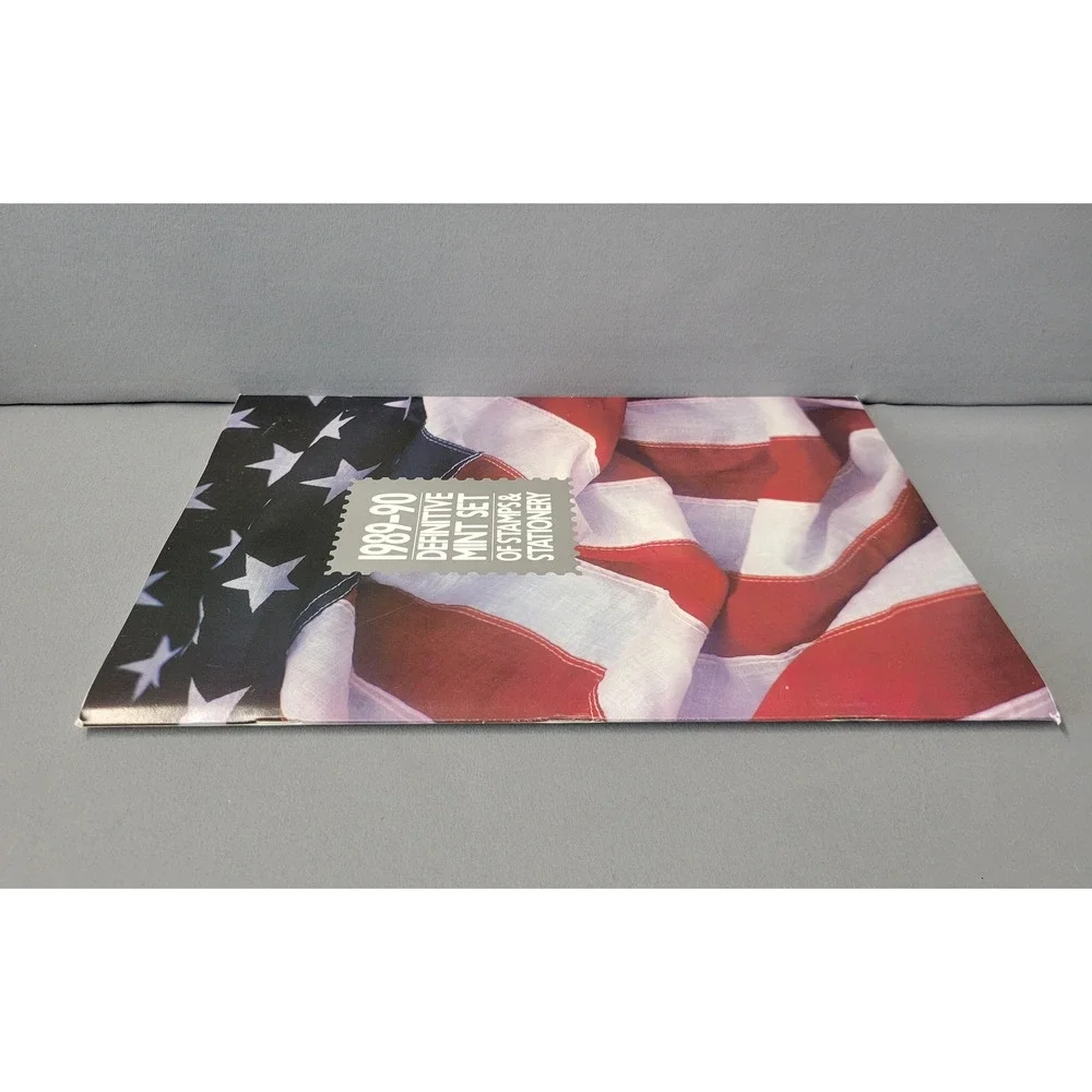 Vintage 1989-90 Definitive Mint‎ Set Stamps Stationery USPS Book Patriotic USA